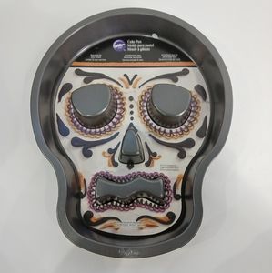 Skull shaped cake pan